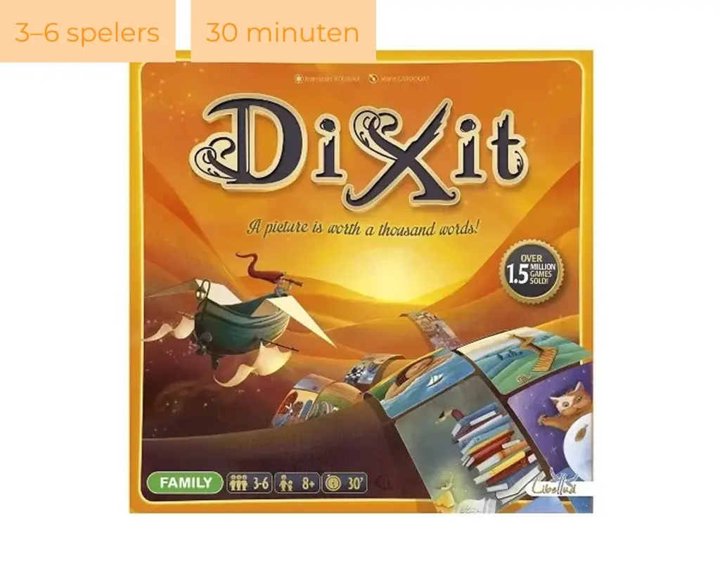 De doos van het bordspel Dixit met een sprookjesachtige afbeelding van een vliegend schip en een fantasiewereld tegen de achtergrond van een zonsondergang.